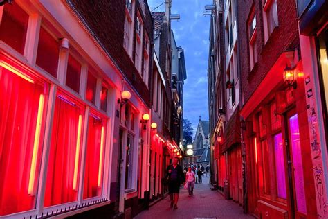 prostitutas amsterdam|Visitar el Barrio Rojo de Amsterdam: qué ver y hacer